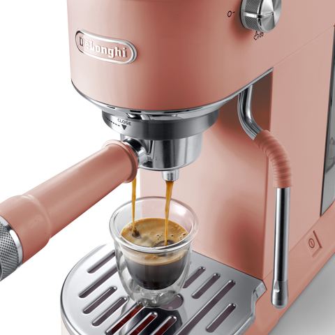 Machine à espresso compacte Dedica Duo Cold Brew rose – De'Longhi