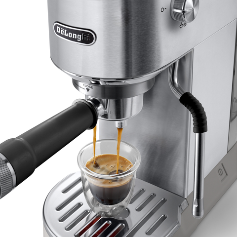 Machine à espresso compacte Dedica Duo Cold Brew acier inoxydable – De'Longhi