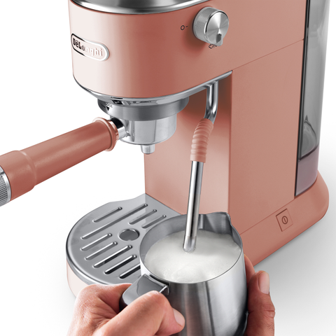 Machine à espresso compacte Dedica Duo Cold Brew rose – De'Longhi