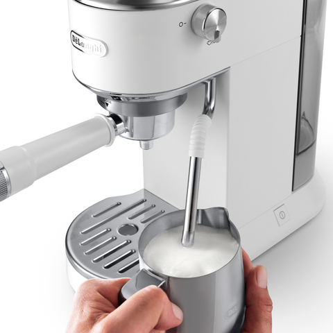Machine à espresso compacte Dedica Duo Cold Brew vanille – De'Longhi