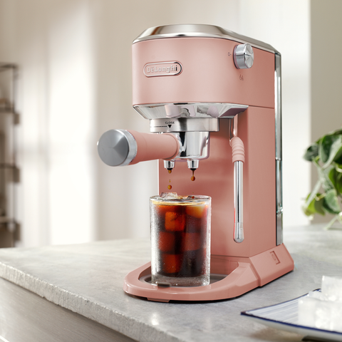 Machine à espresso compacte Dedica Duo Cold Brew rose – De'Longhi