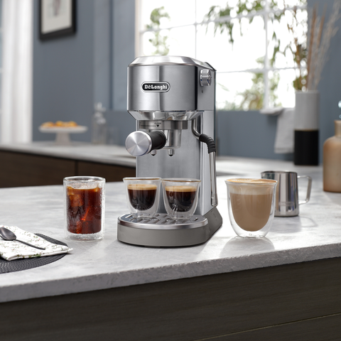Machine à espresso compacte Dedica Duo Cold Brew acier inoxydable – De'Longhi
