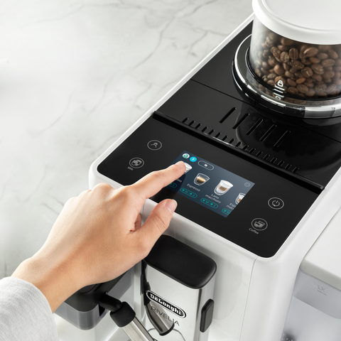 Machine à café automatique Rivelia blanche arctique - De'Longhi