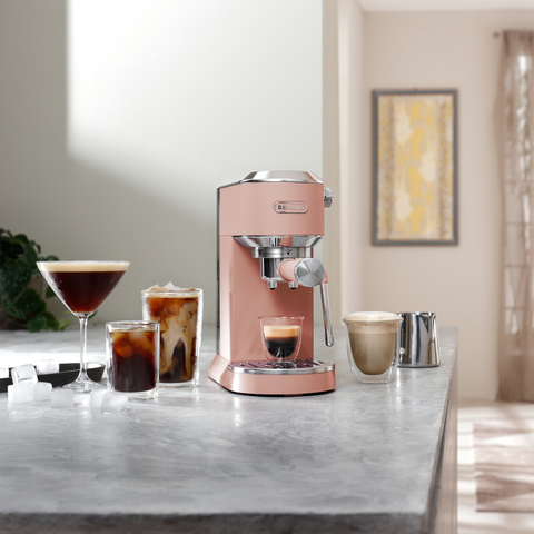 Machine à espresso compacte Dedica Duo Cold Brew rose – De'Longhi