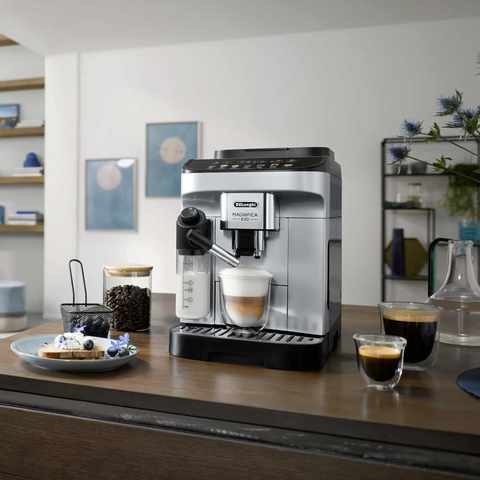 Machine à café automatique Magnifica Evo De'Longhi avec moulin intégré et système LatteCrema pour espresso et cappuccino parfaits