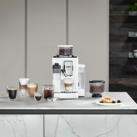 Machine à café automatique Rivelia blanche arctique - De'Longhi