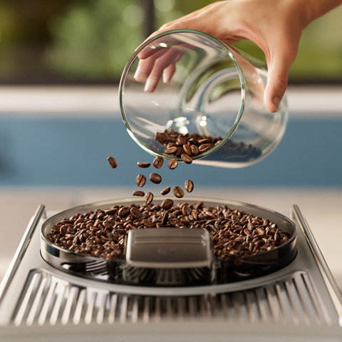 Machine à café automatique avec écran tactile Série 8000 Aromis – Philips