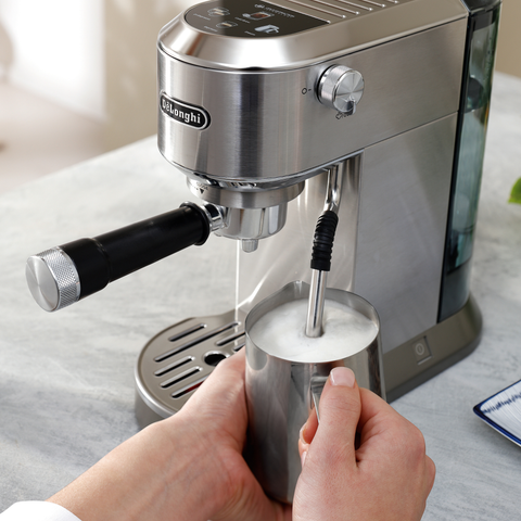 Machine à espresso compacte Dedica Duo Cold Brew acier inoxydable – De'Longhi