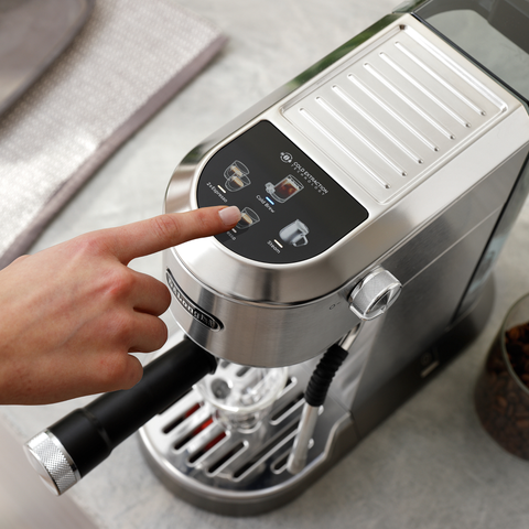 Machine à espresso compacte Dedica Duo Cold Brew acier inoxydable – De'Longhi